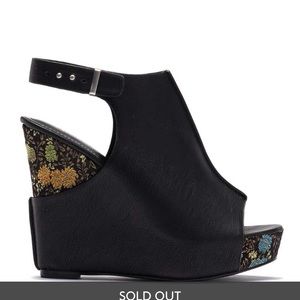 NWOT Charles by Charles David Black Floral Wedge